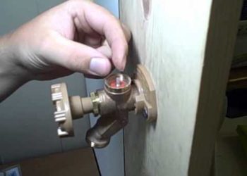 How do you change a vacuum breaker on a spigot?