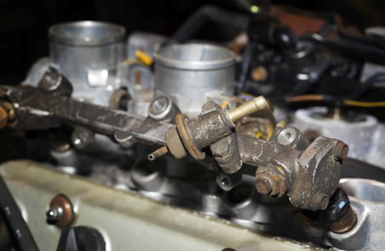 What are the symptoms of a bad fuel pressure regulator?