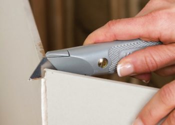 What is the best tool to cut drywall?