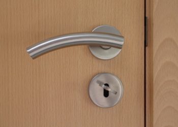how to measure a sash lock