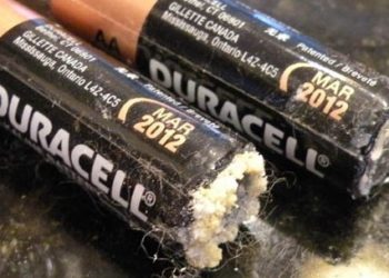 what to do if a battery leaks