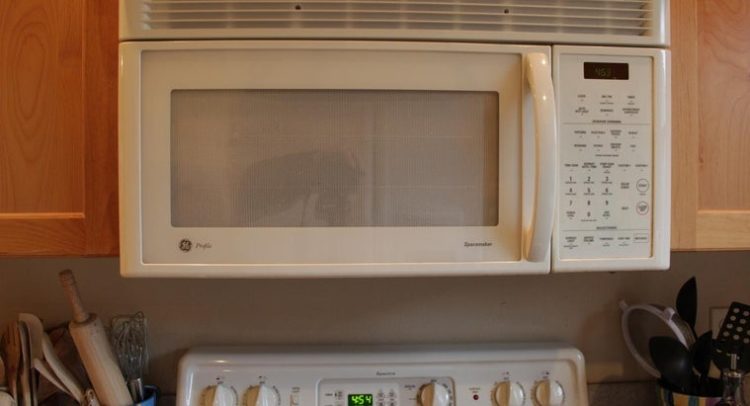 How do you reset a GE microwave?