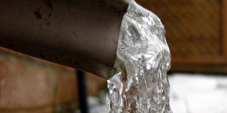 what to do if your toilet pipes freeze