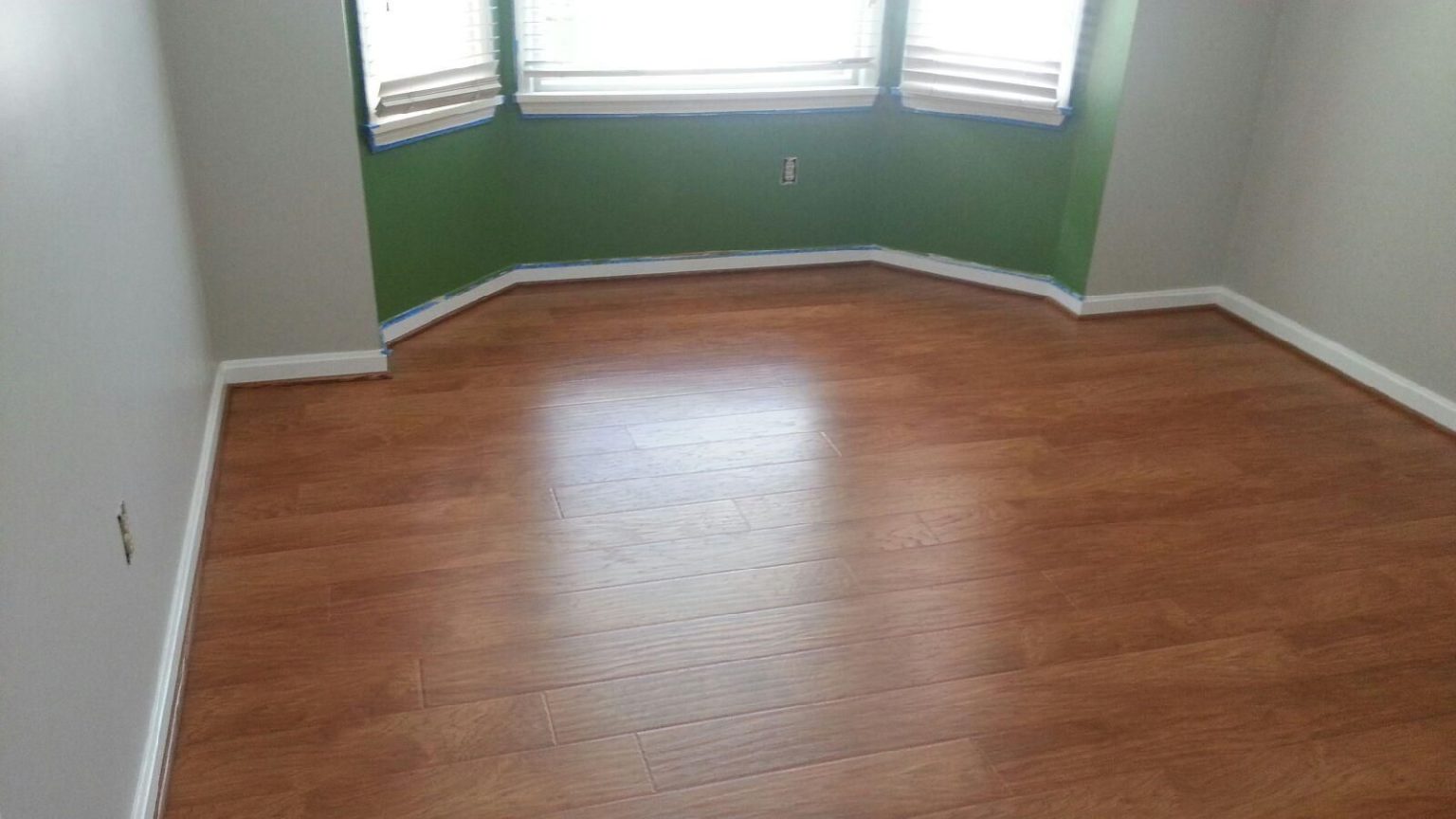 Which direction should vinyl plank flooring be laid?