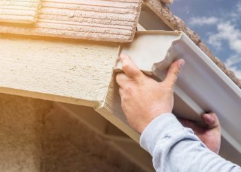 which is better vinyl or aluminum gutters