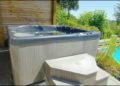 Who makes Beachcomber hot tubs?