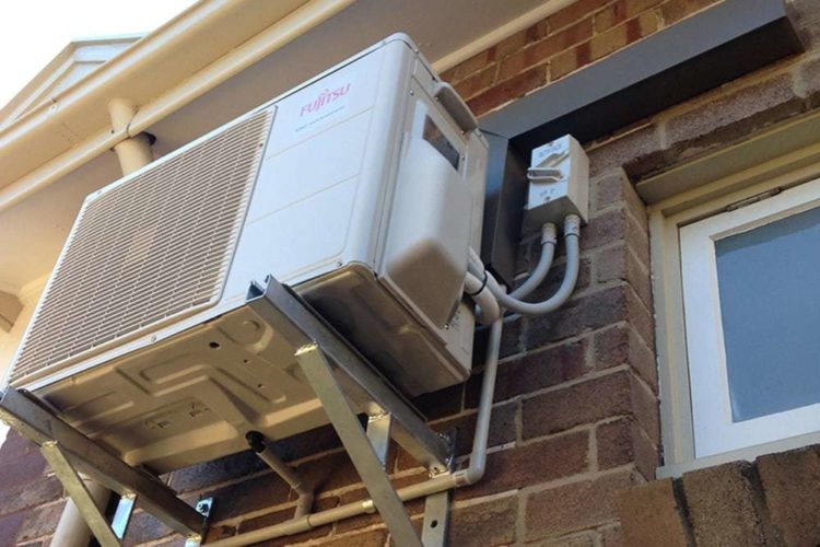why do window air conditioners drip water