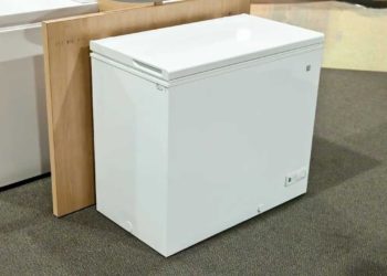 What company makes Idylis freezers?