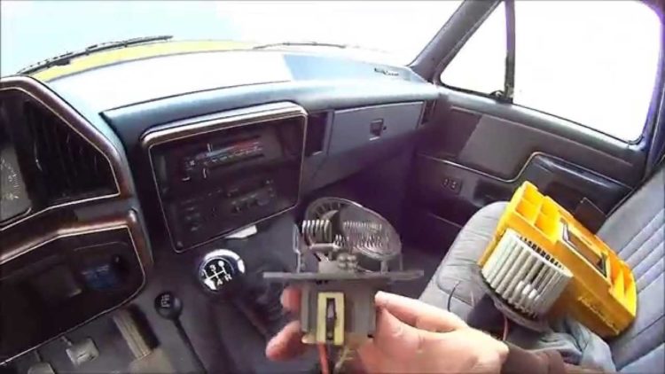 What causes car AC fan to stop working?