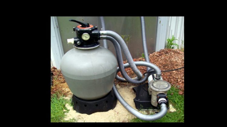 How do you hook up a Hayward Aquabug?