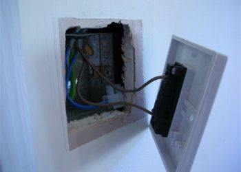 ceiling light stays on when switch is off uk