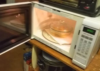 Is it dangerous if microwave runs with door open?