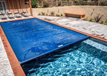 Can you manually open an electric pool cover?