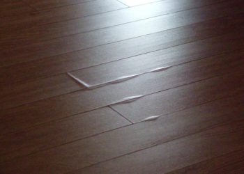 why does vinyl flooring bubble